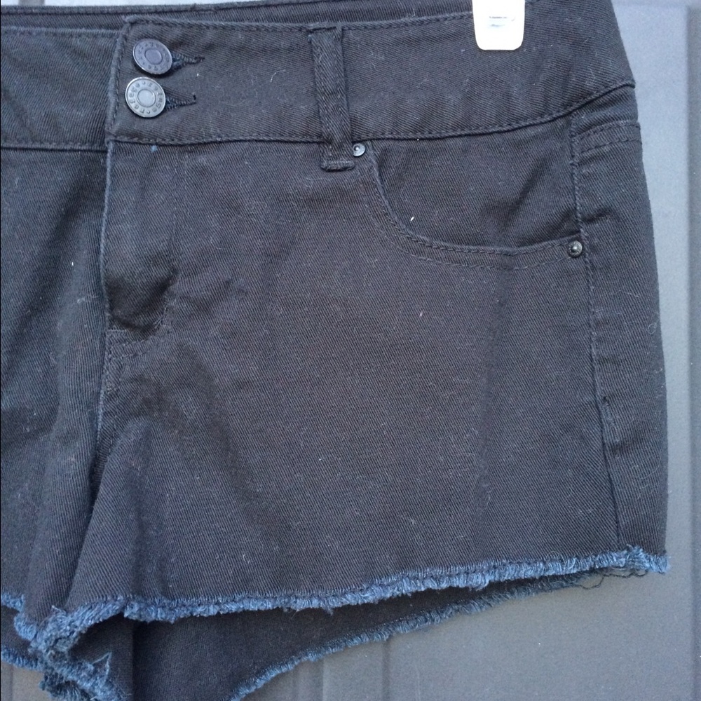 Black Mid Rise‎ Shorts - Picture 3 of 4